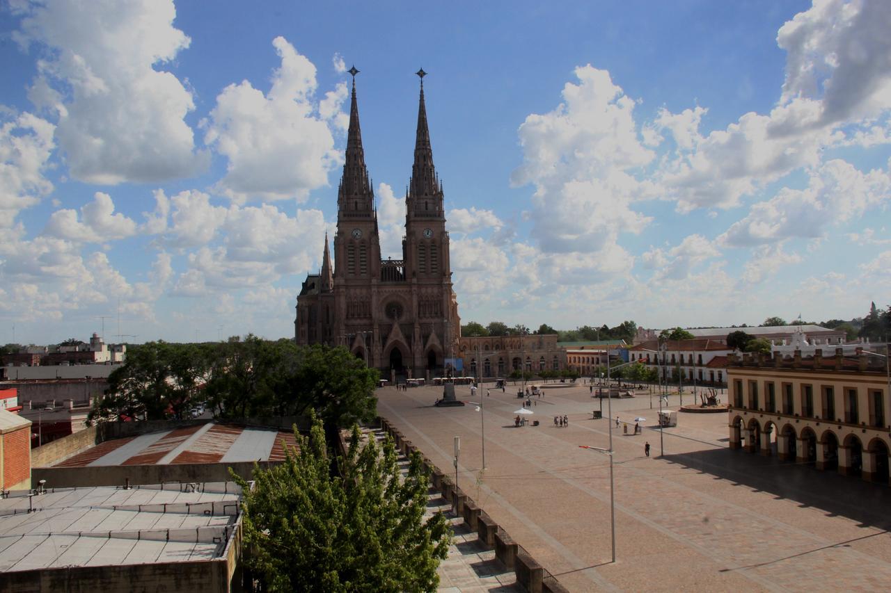 Real Hotel Lujan Exterior foto